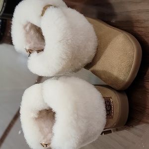 New baby girls ugg size 2